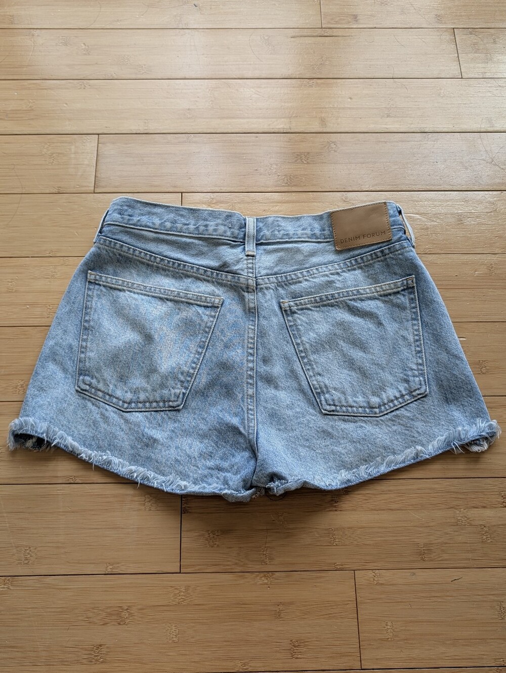Aritzia Denim Forum Ex Boyfriend High-Rise Light Wash Denim Shorts - Picture 2 of 9